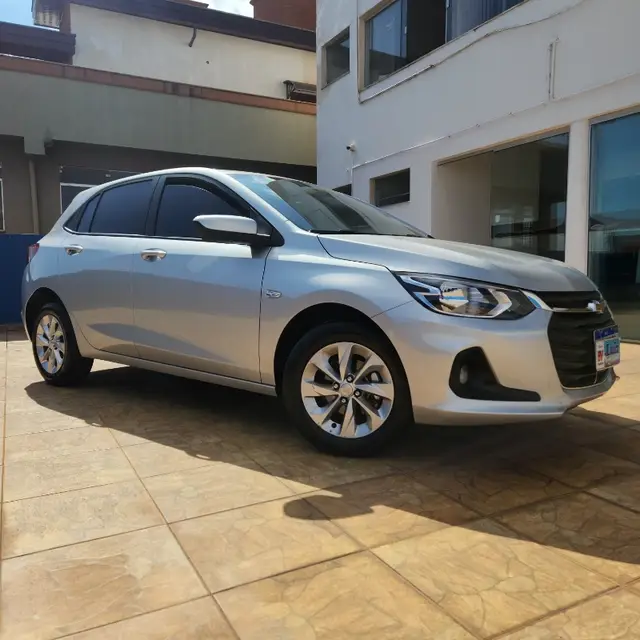 Carro Chevrolet Onix 2022 LT 1.0