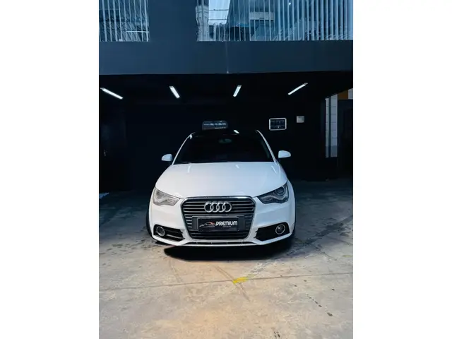 Carro Audi A1 2013 1.4 TFSI Sportback Ambition S Tronic