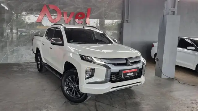 Carro Mitsubishi Triton 2025 HPE