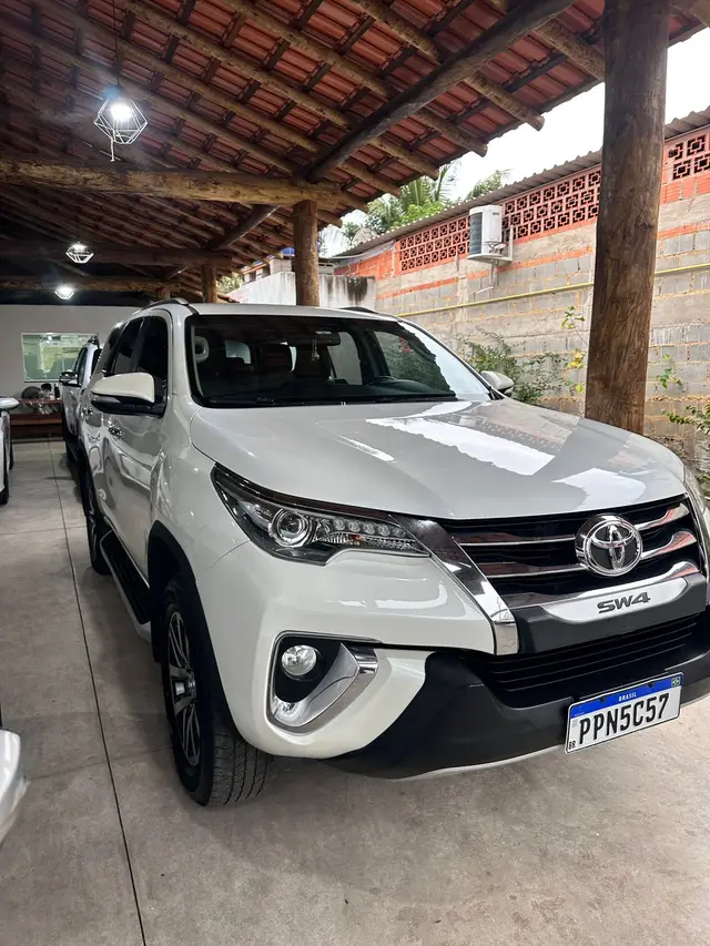 Carro Toyota SW4 2016 2.8 TDI SRX 5L 4x4 (Aut)