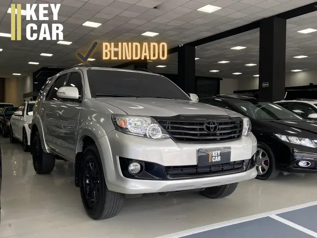 Carro Toyota Hilux SW4 2014 2.7 4x2 SR (Flex)