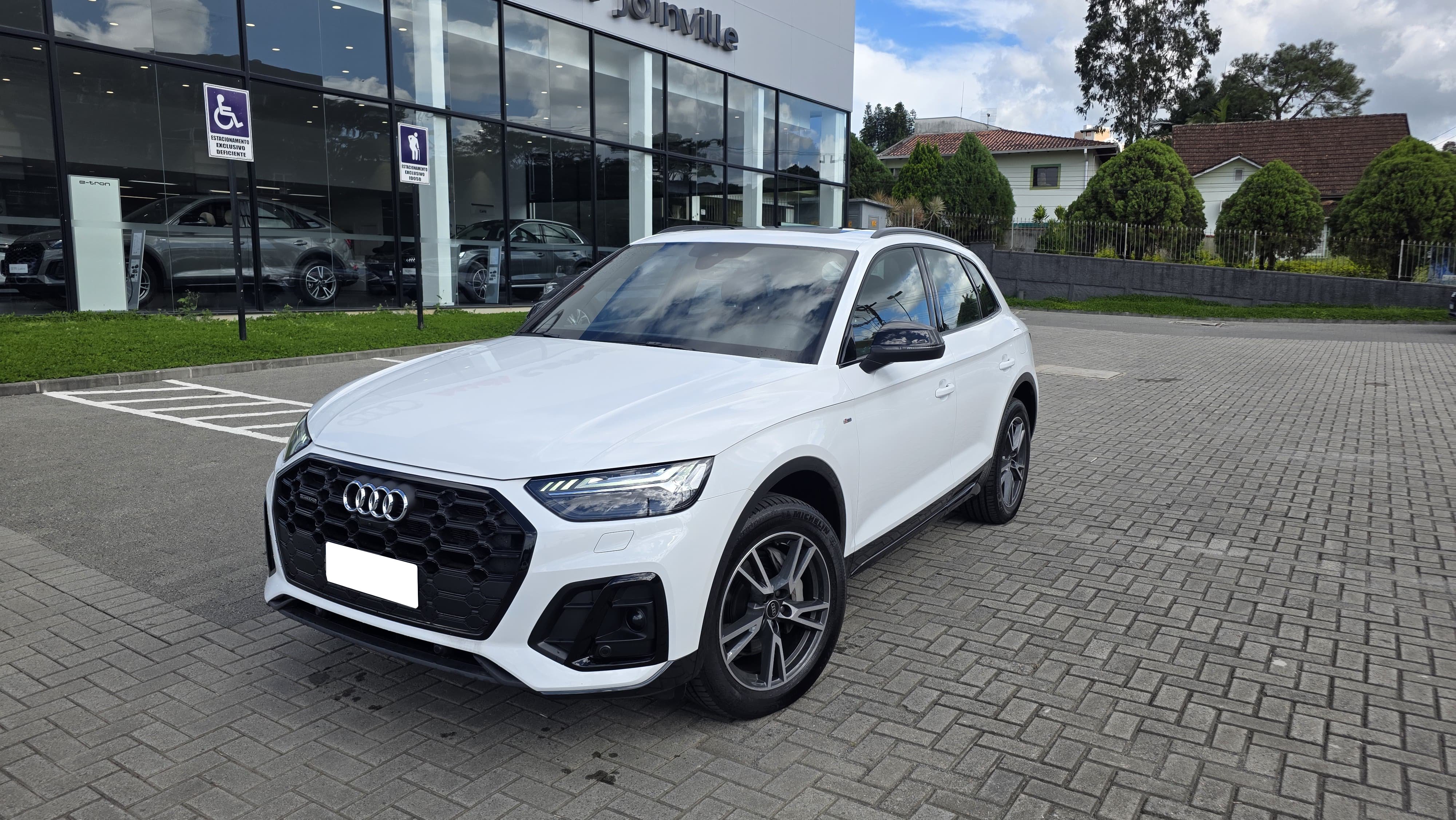 audi perf. black 2.0 tfsie s.tr. qt (hib.)