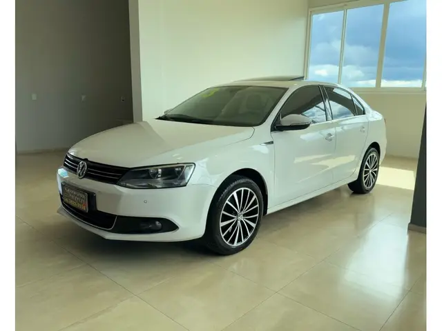 Carro Volkswagen Jetta 2013 2.0 TSI Highline DSG