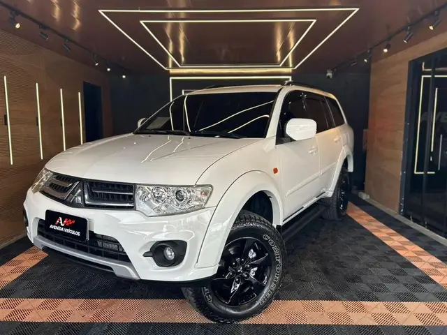 Carro Mitsubishi Pajero Dakar 2014 3.2 HPE 4WD (aut)