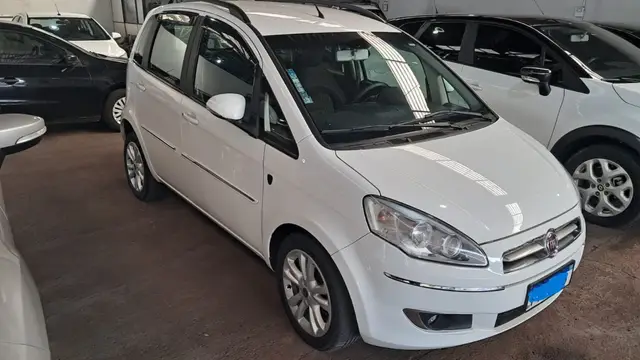 Carro Fiat Idea 2015 Essence 1.6 16V E.TorQ (Flex)
