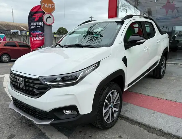 Carro Fiat Strada 2025 Volcano 1.3
