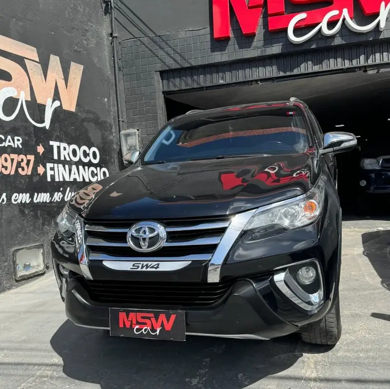 Toyota Hilux SW4 SRX 2.8 turbodiesel 7L 4x4 (Aut)