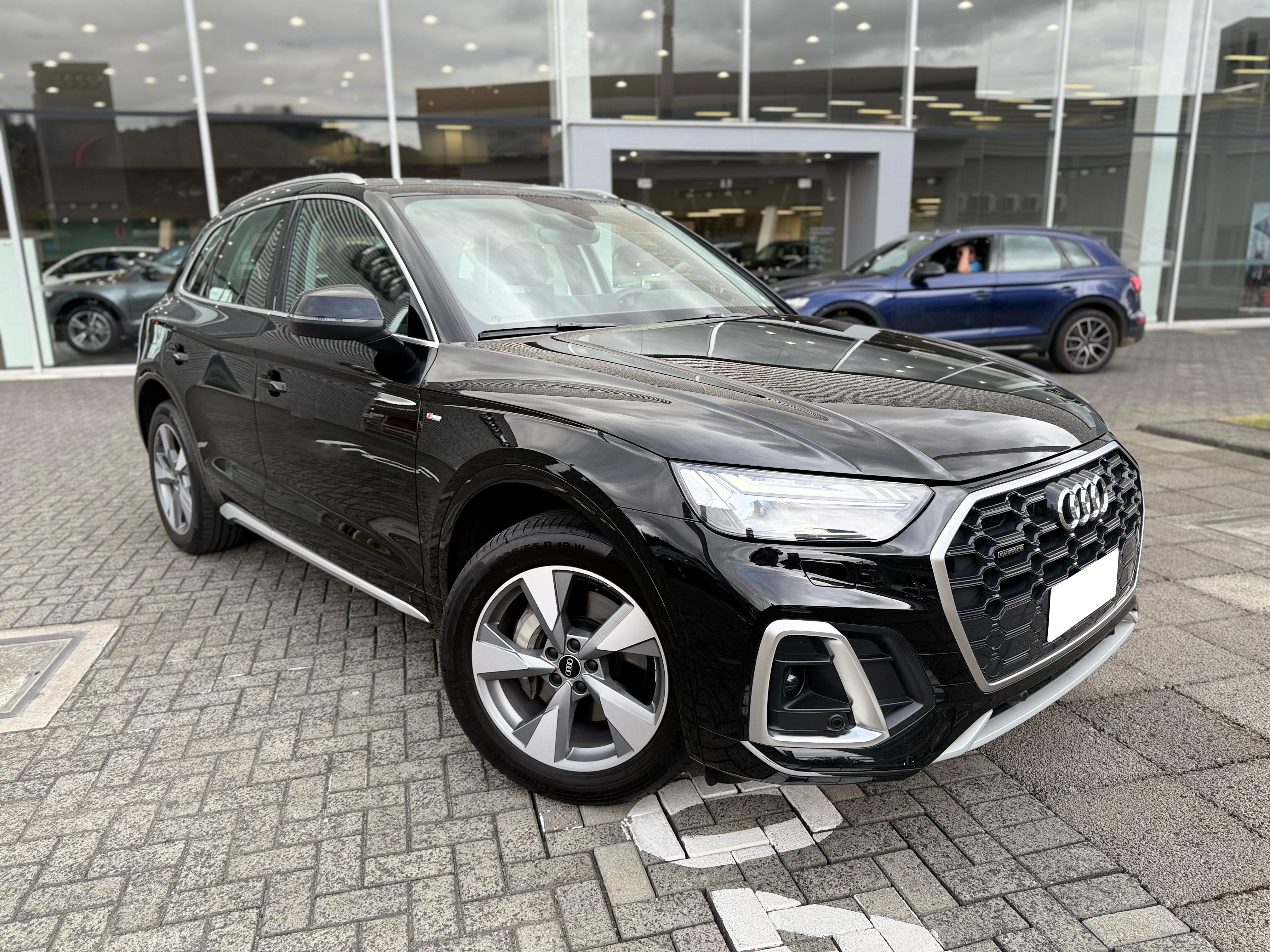 audi perf. black 2.0 tfsie s.tr. qt (hib.)