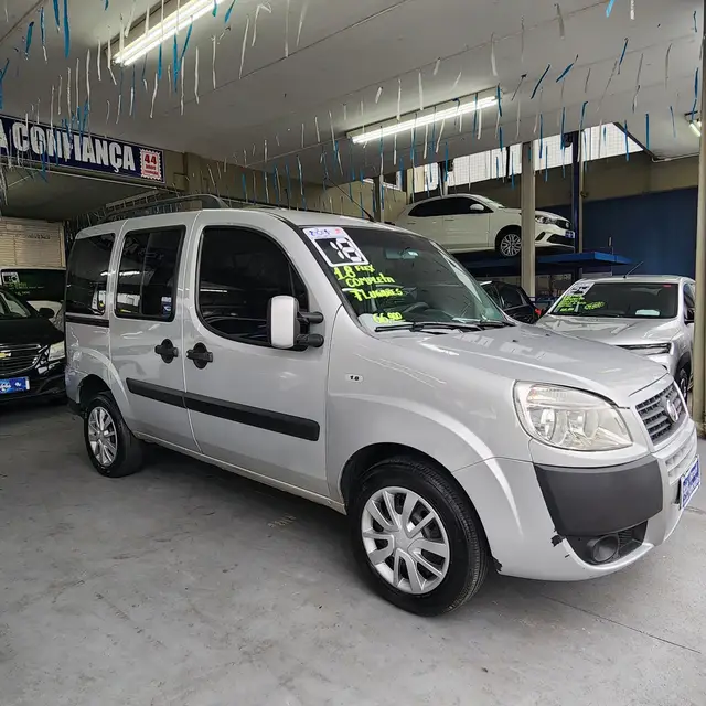 Carro Fiat Doblò 2018 Essence 1.8 5L (Flex)