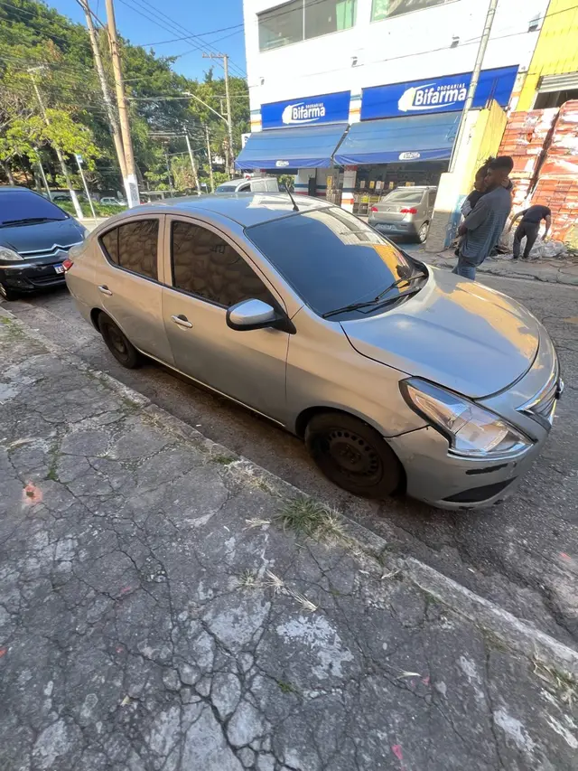 Carro Nissan Versa 2018 1.0 12V (Flex)