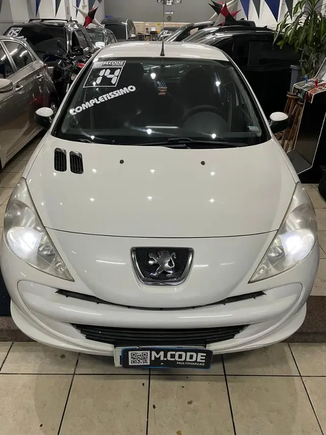 Carro Peugeot 207 2014 Hatch Active 1.4 (Flex)