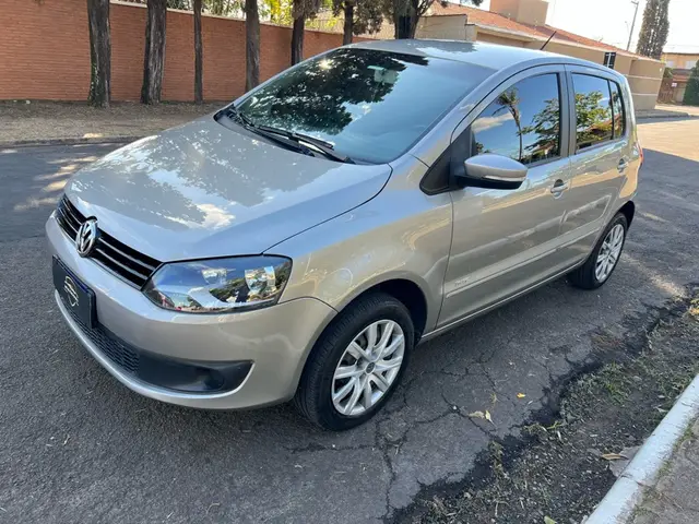 Carro Volkswagen Fox 2014 1.6 VHT (Flex)