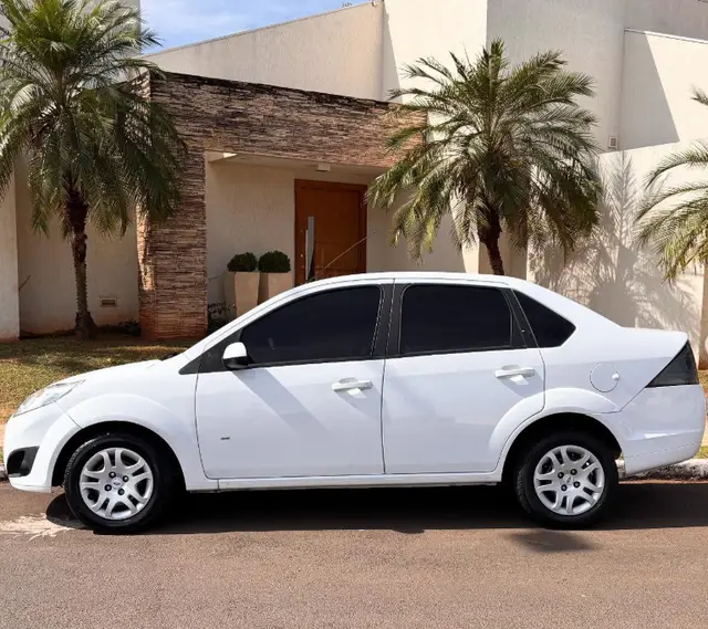 Carro Ford Fiesta Sedan 2014 SE 1.6 Rocam (Flex)