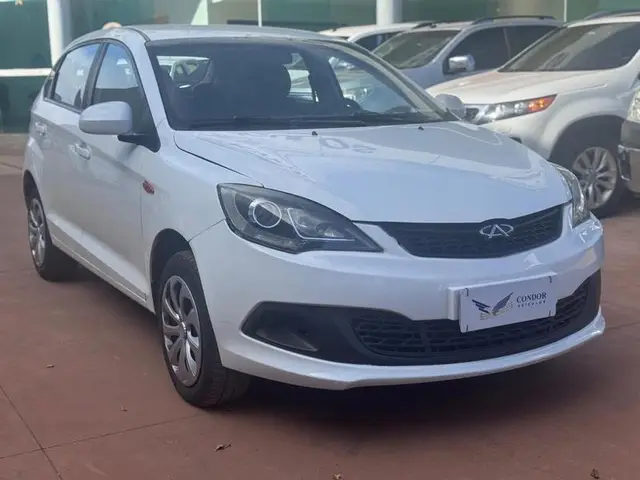 Carro CAOA Chery Celer 2015 Hatch 1.5 16V (Flex)