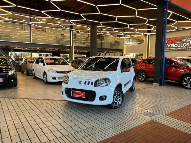 Carro Fiat Uno 2014 Sporting 1.4 8V (Flex) 4p