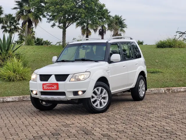 Carro Mitsubishi Pajero TR4 2012 2.0 16V 4x2 (Flex)