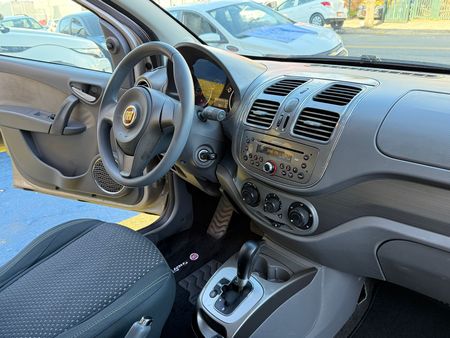 Grand Siena Essence 1.6 16V (Flex)