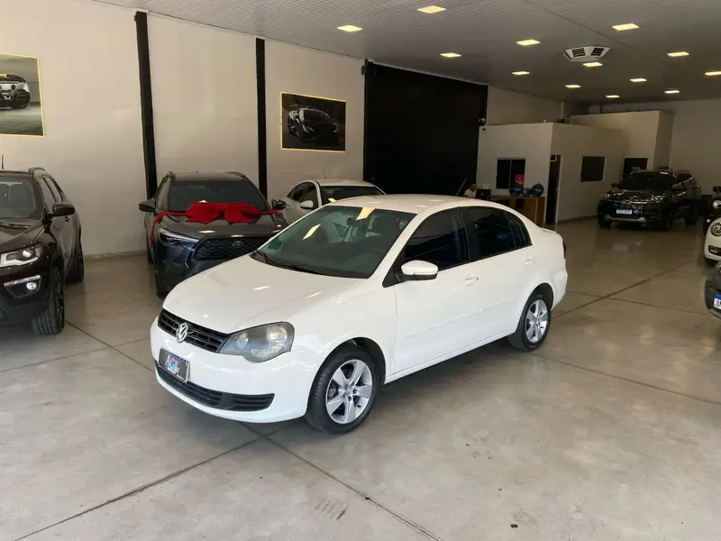 Volkswagen Polo Sedan 1.6 8V (Flex)