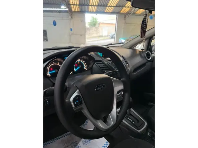Carro Ford New Fiesta Sedan 2014 1.6 SE PowerShift (Flex)