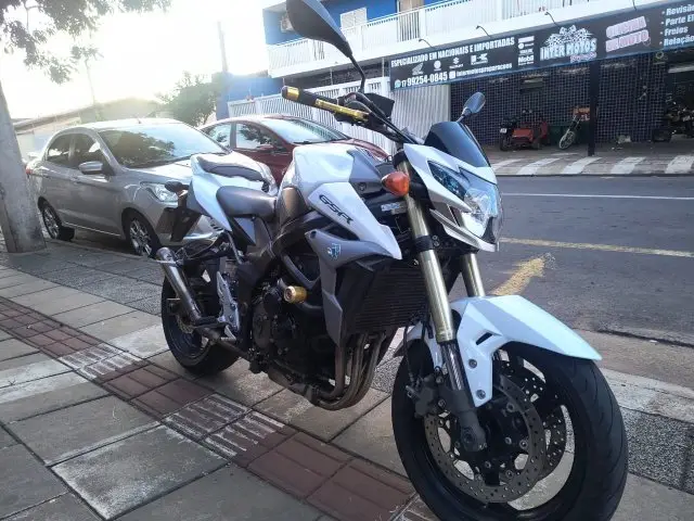 Carro Suzuki GSR 750 2015 GSR 750A