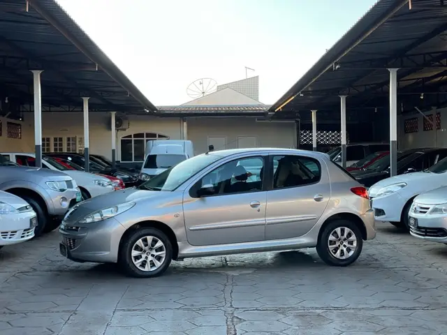 Carro Peugeot 207 2013 Hatch XR 1.4 8V (flex) 4p