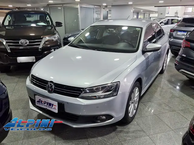 Carro Volkswagen Jetta 2014 2.0 Comfortline Tiptronic (Flex)