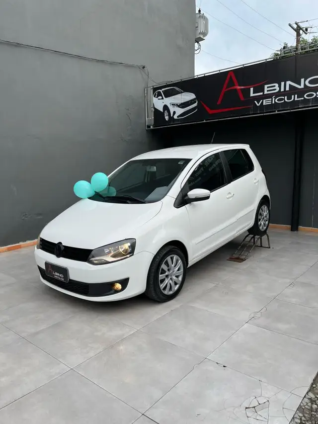 Carro Volkswagen Fox 2011 1.0 8V (Flex) 4p