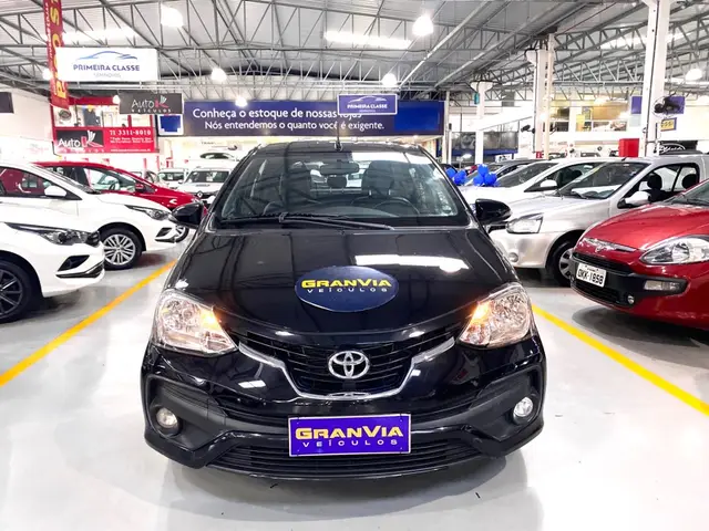 Carro Toyota Etios 2018 XS 1.5 (Flex)