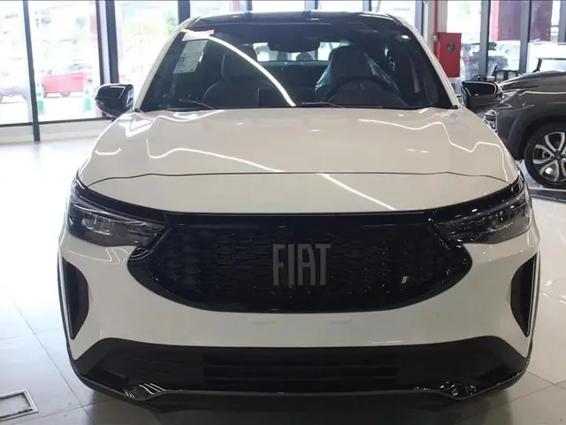 Carro Fiat Fastback 2025 Audace T200 Hybrid