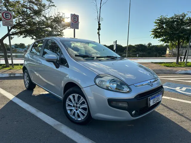Carro Fiat Punto 2015 Attractive 1.4 (Flex)