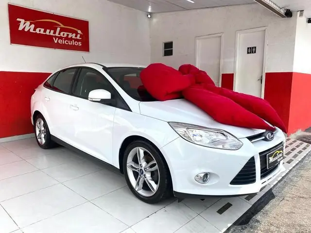 Carro Ford Focus Sedan 2015 SE 2.0 16V PowerShift (Aut)