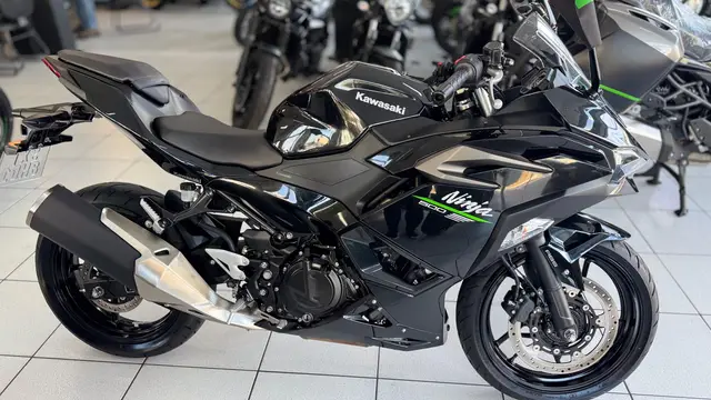 Carro Kawasaki Ninja 2025 500