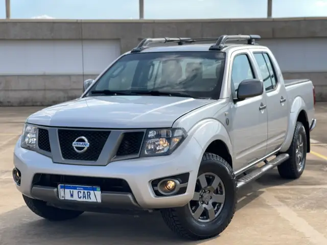 Carro Nissan Frontier 2013 2.5 TD CD 4x4 SV Attack