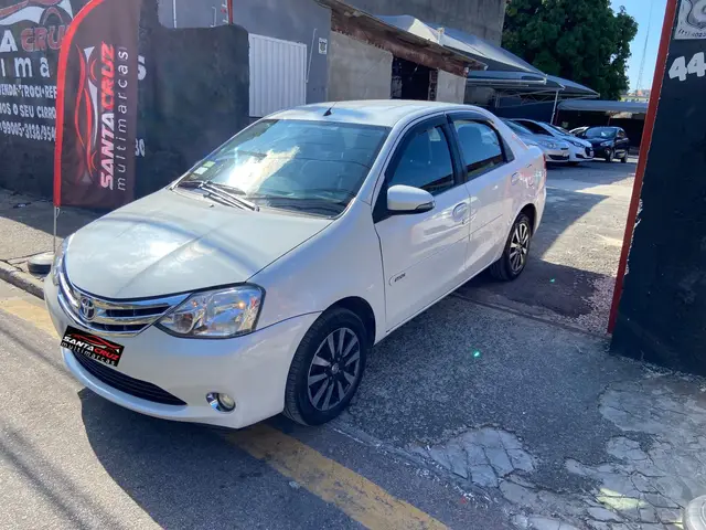 Carro Toyota Etios Sedan 2016 Platinum 1.5 (Flex)