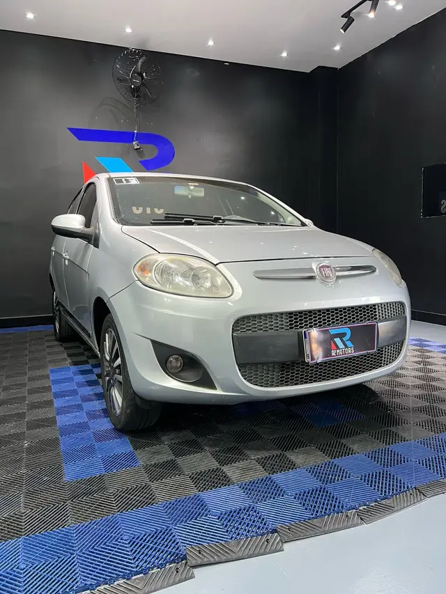Carro Fiat Palio 2013 Attractive 1.4 8V (Flex)