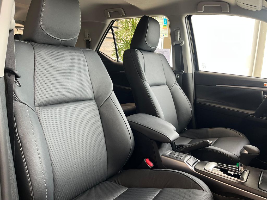 SW4 SRX Platinum 2.8 Turbodiesel 4x4 (Aut.) (7 Lugares)