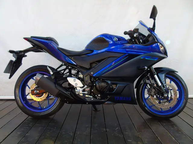 Carro Yamaha YZF R3 2024 ABS