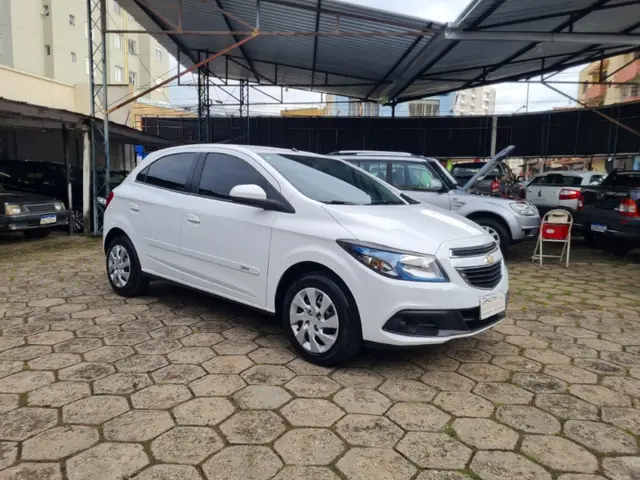 Carro Chevrolet Onix 2015 1.4 LT SPE/4