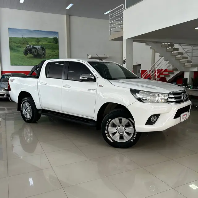 Carro Toyota Hilux Cabine Dupla 2017 Hilux 2.8 TDI SRV CD 4x4 (Aut)