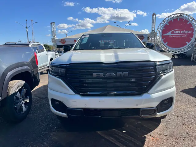 Carro RAM Rampage 2025 Laramie 2.0 Turbo