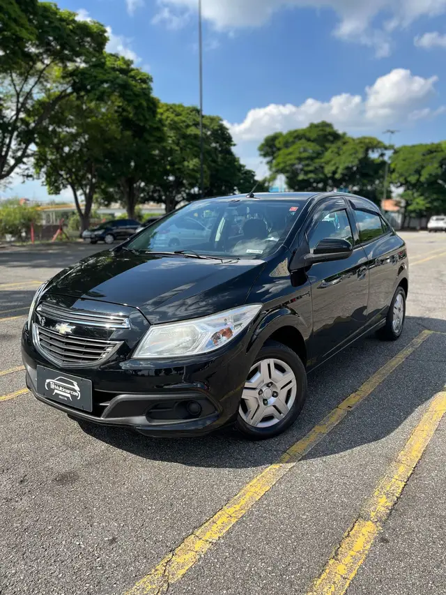 Carro Chevrolet Onix 2013 1.0 LT SPE/4