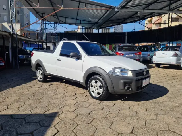 Carro Fiat Strada 2015 Working Celeb.1.4 Fire Flex 8V CS