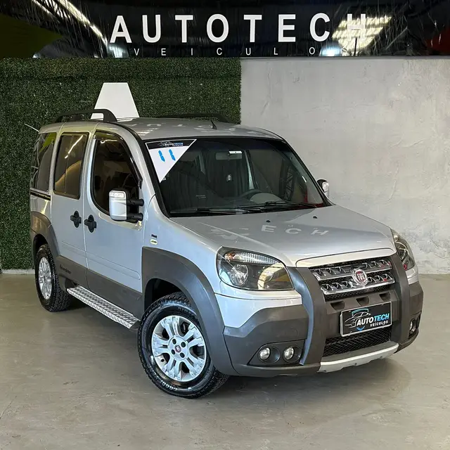 Carro Fiat Doblò 2011 Adventure Locker 1.8 16V (Flex)