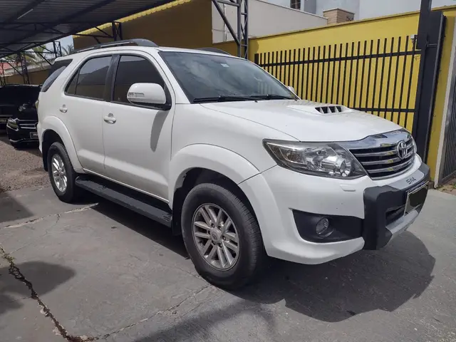 Carro Toyota SW4 2015 Hilux  3.0 TDI 4x4 SRV 5L