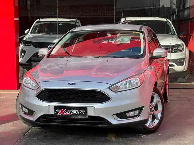 Carro Ford Focus Hatch 2016 SE Plus 2.0 PowerShift