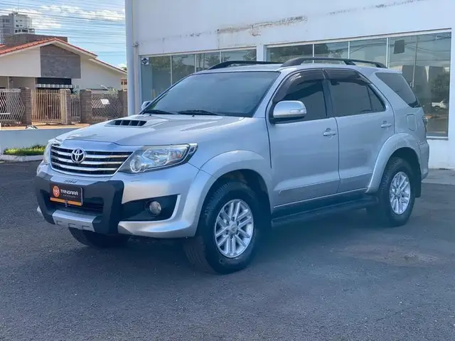 Carro Toyota Hilux SW4 2014 3.0 TDI 4x4 SRV 7L