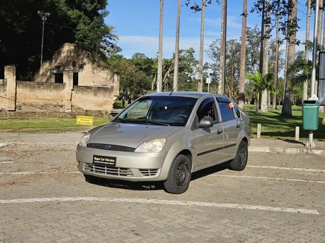 Carro Ford Fiesta Sedan 2007 1.0 (Flex)