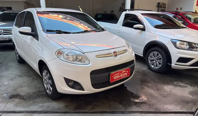 Carro Fiat Palio 2014 Attractive 1.0 8V (Flex)