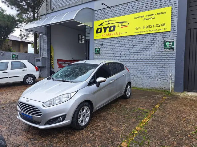 Carro Ford Fiesta Hatch 2015 SE Rocam 1.6 (Flex)