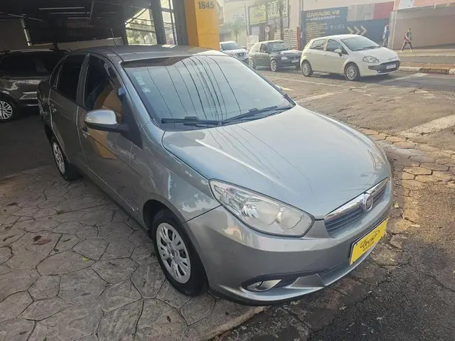 Carro Fiat Grand Siena 2013 Evo Attractive 1.4 8V (Flex)